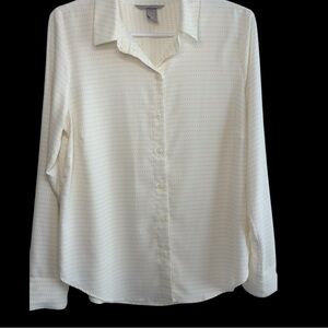 H&M White Polka Dot Button-Down Blouse – Classic & Elegant